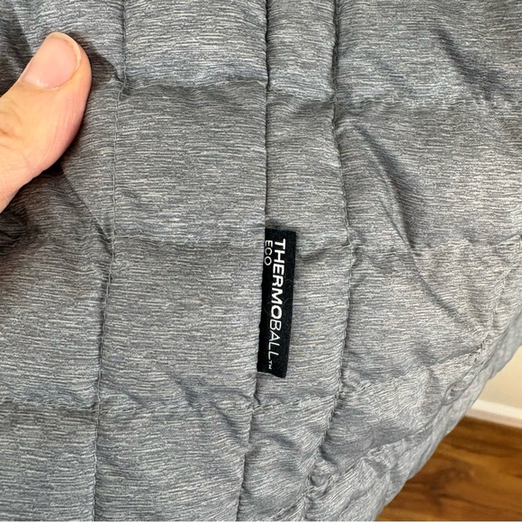 The North Face Women’s Gray Hooded Thermoball Hooded Puffer Coat Size Medium - Picture 6 of 11